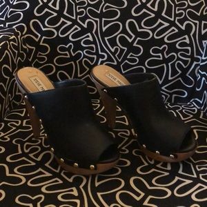 STEVE MADDEN Black Peep Toe Heels